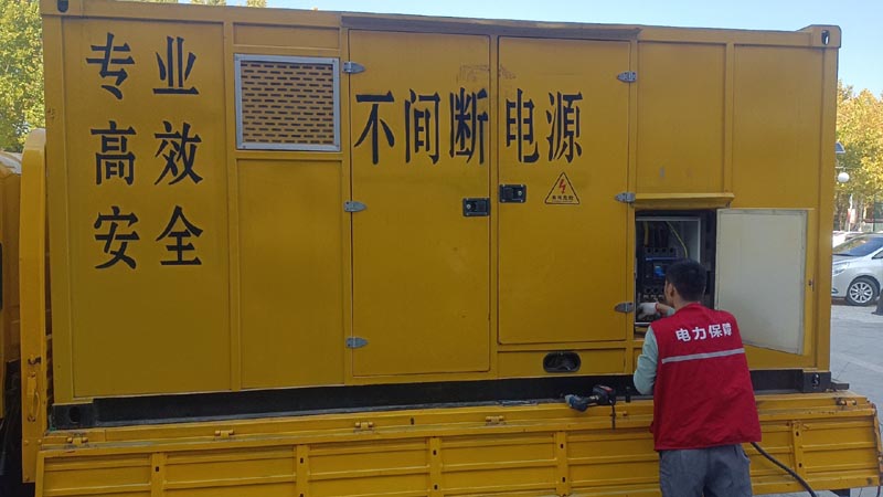 铅山柴油发电机组和UPS电源配合使用时，如何避免切换过程中的电力中断？